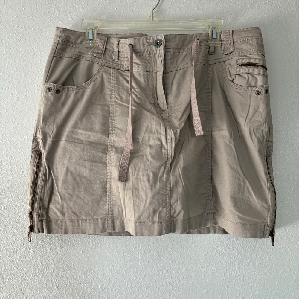 Reitmans women’s comfy skort khaki tan tie